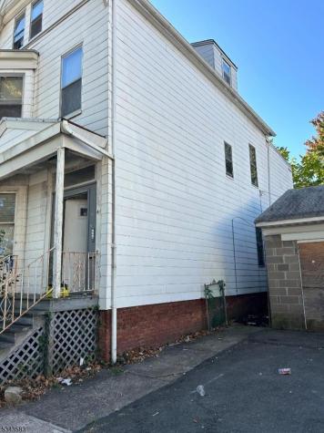 41 9TH Avenue East Orange NJ 07018