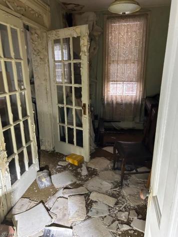 41 9TH Avenue East Orange NJ 07018