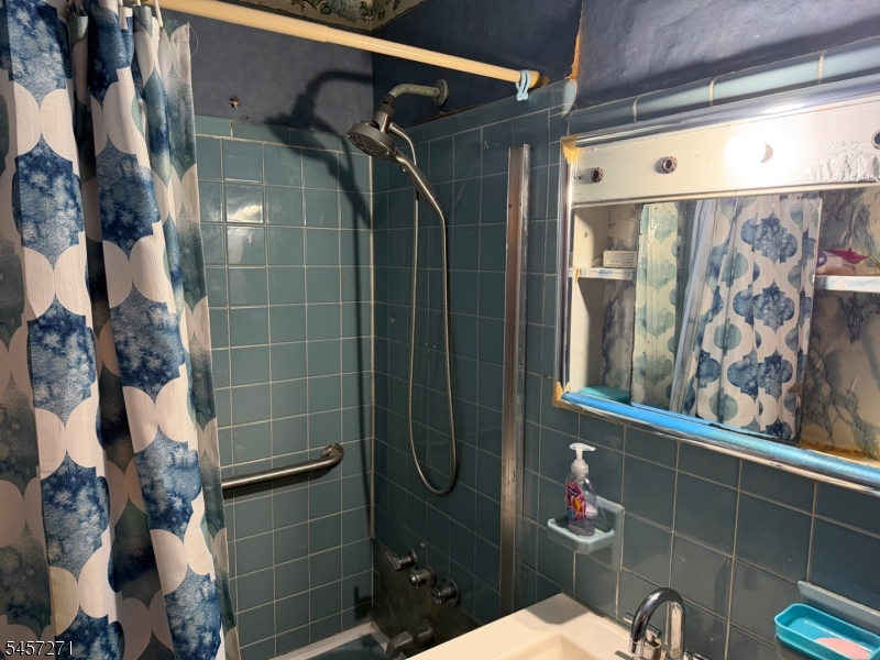 81 Chestnut Avenue Irvington NJ 07111