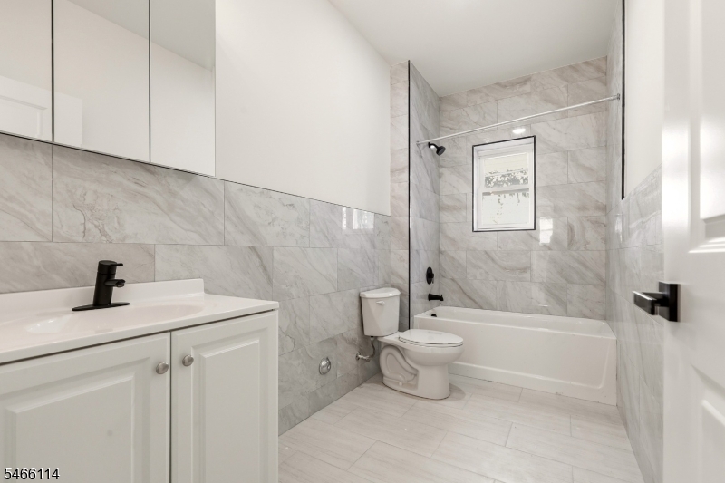 64 Lyons Avenue Newark NJ 07112