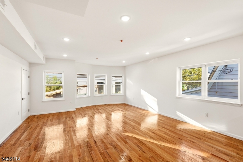 64 Lyons Avenue Newark NJ 07112