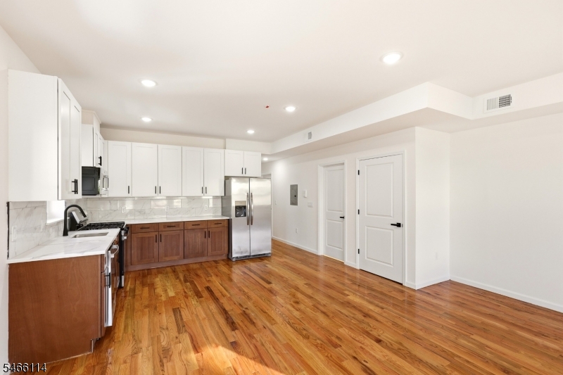 64 Lyons Avenue Newark NJ 07112