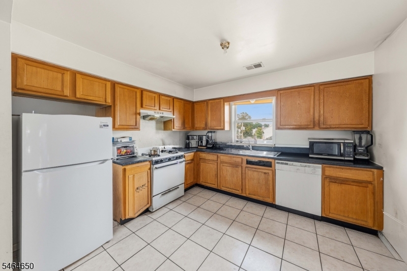 39 Wainwright Street Newark NJ 07112