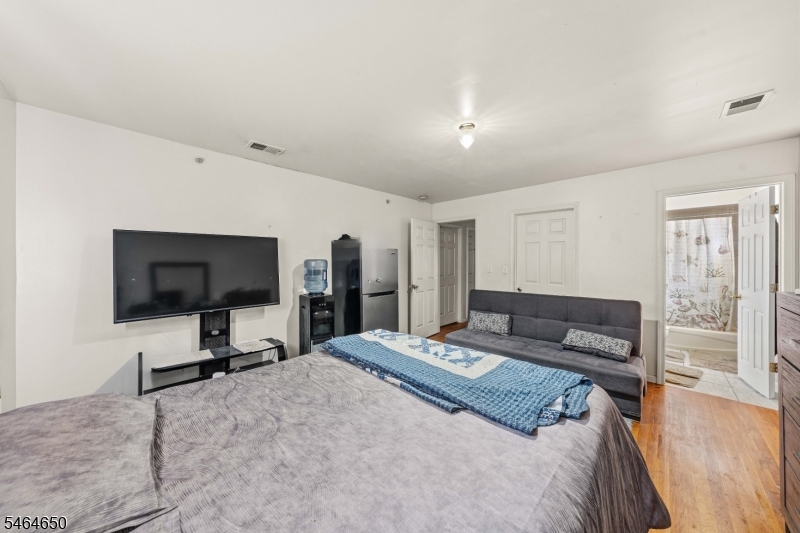 39 Wainwright Street Newark NJ 07112