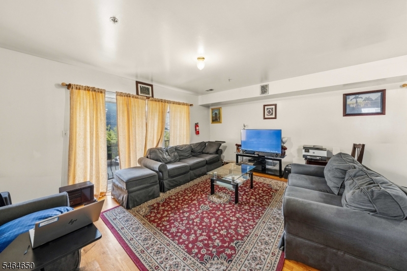 39 Wainwright Street Newark NJ 07112