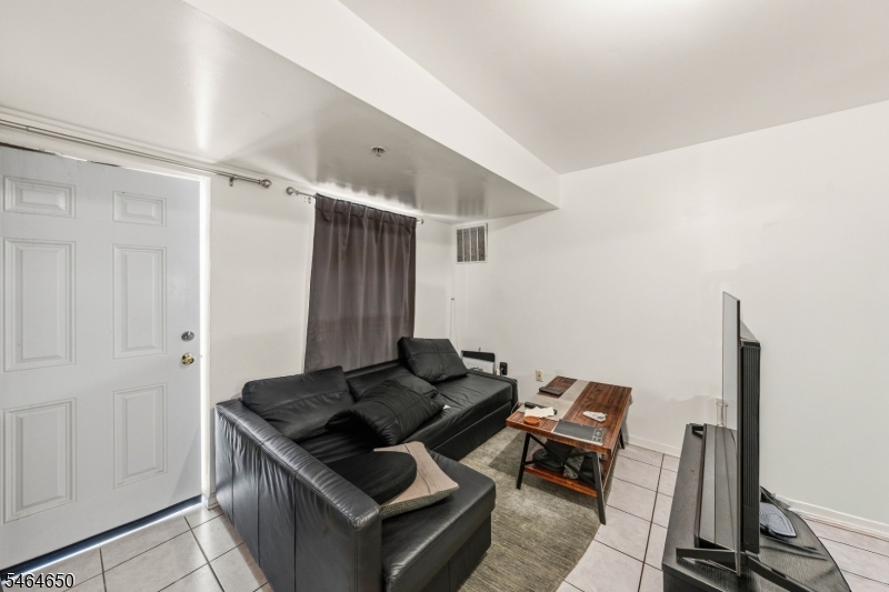 39 Wainwright Street Newark NJ 07112