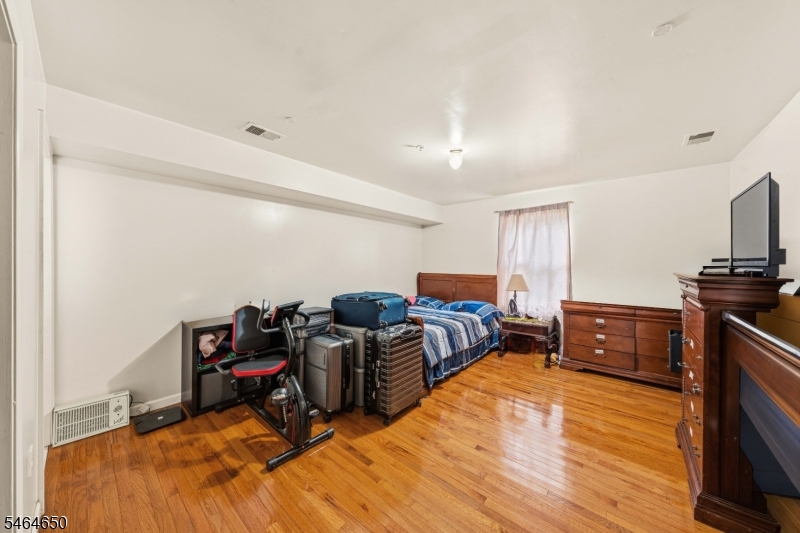 39 Wainwright Street Newark NJ 07112