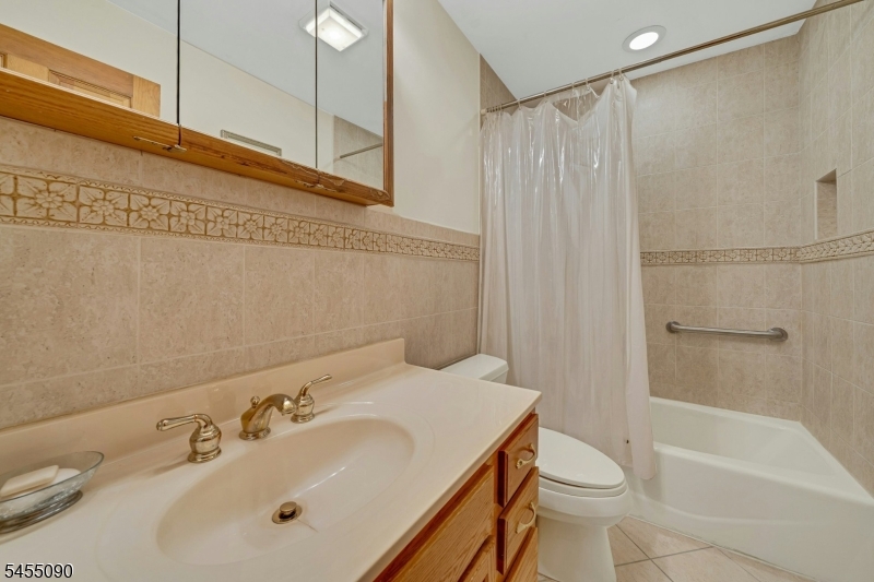 214 Van Buren Street Lyndhurst NJ 07071