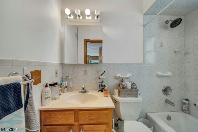 214 Van Buren Street Lyndhurst NJ 07071
