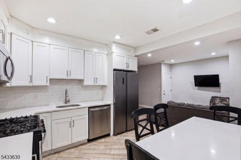 194 Hillside Avenue Newark NJ 07108