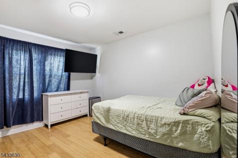 194 Hillside Avenue Newark NJ 07108