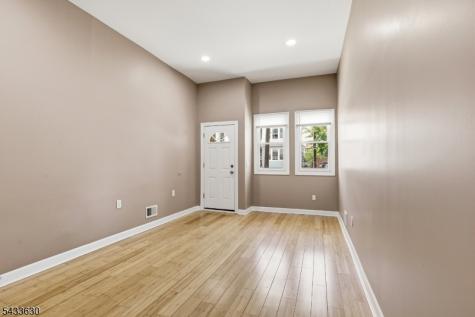 194 Hillside Avenue Newark NJ 07108