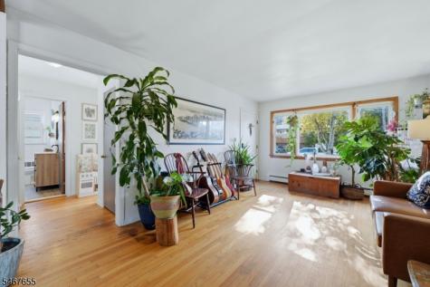 441 Willow Avenue Roselle Park NJ 07204