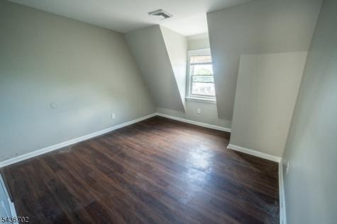 84 Farley Avenue Newark NJ 07108