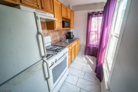 84 Farley Avenue Newark NJ 07108