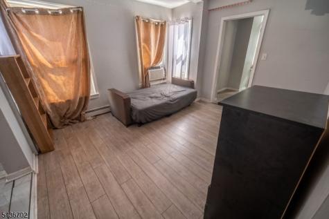 84 Farley Avenue Newark NJ 07108