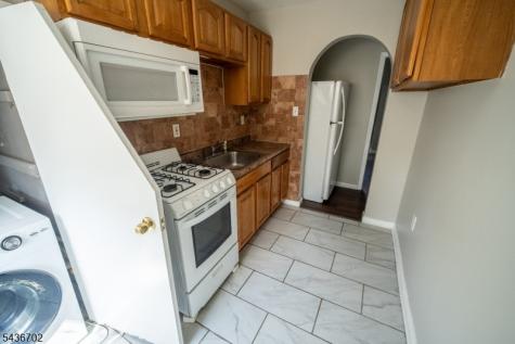 84 Farley Avenue Newark NJ 07108