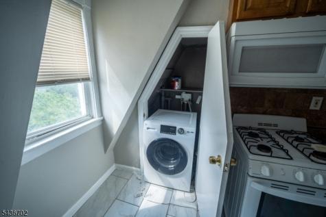 84 Farley Avenue Newark NJ 07108