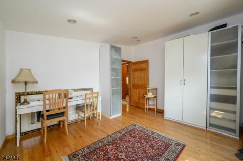 513 E Price Street Linden NJ 07036