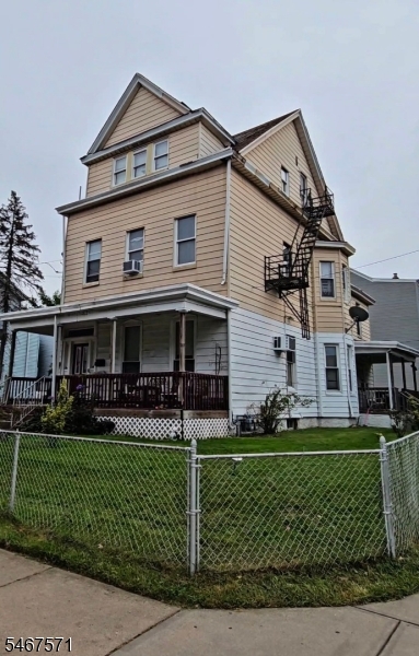 558 14TH Avenue Paterson NJ 07504