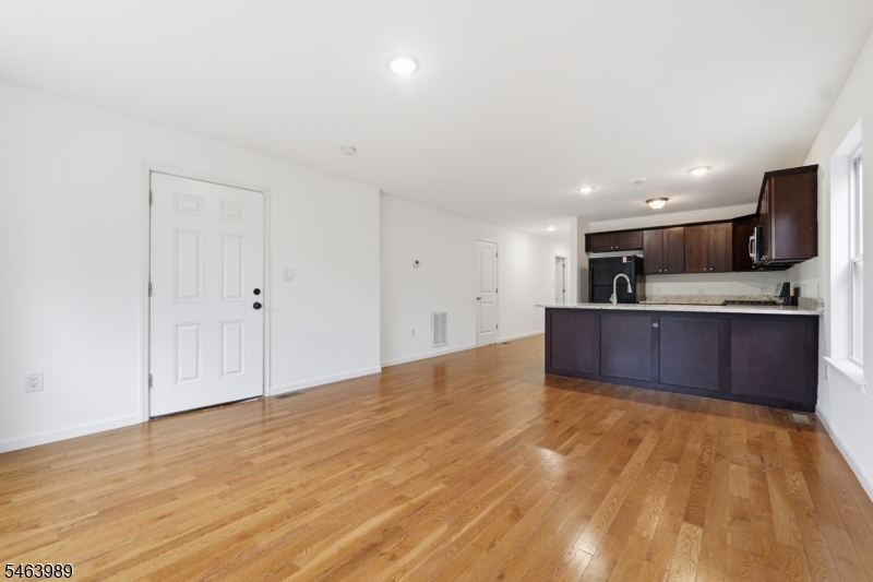 97 N 6th Street Newark NJ 07107
