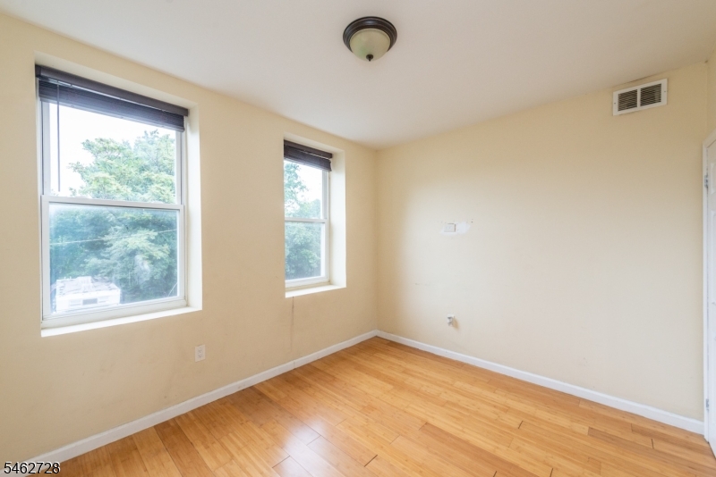 89 Tremont Avenue East Orange NJ 07018