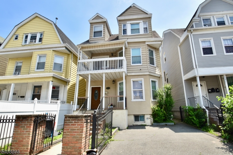 180 N 16th Street East Orange NJ 07017