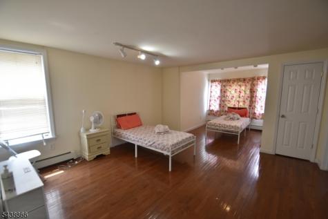 180 N 16th Street East Orange NJ 07017