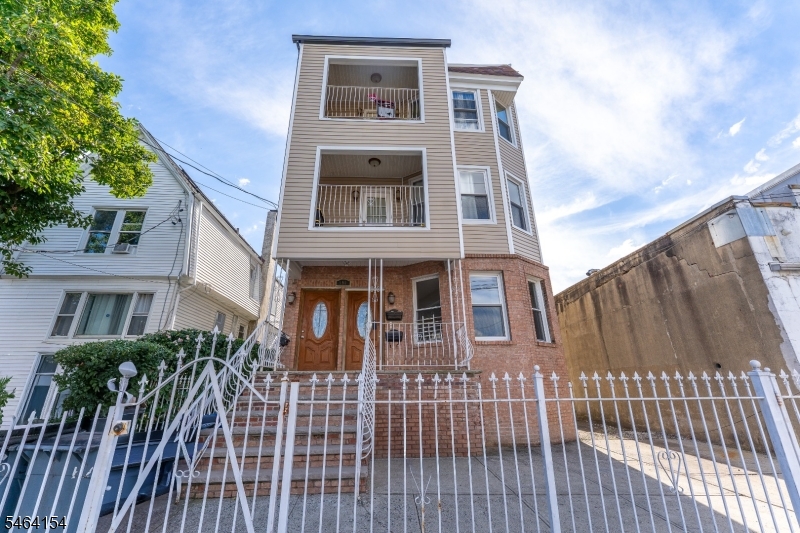 590 Hawthorne Avenue Irvington NJ 07112