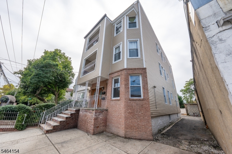 590 Hawthorne Avenue Irvington NJ 07112