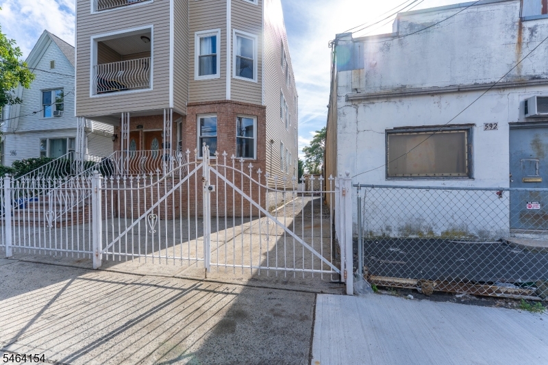 590 Hawthorne Avenue Irvington NJ 07112