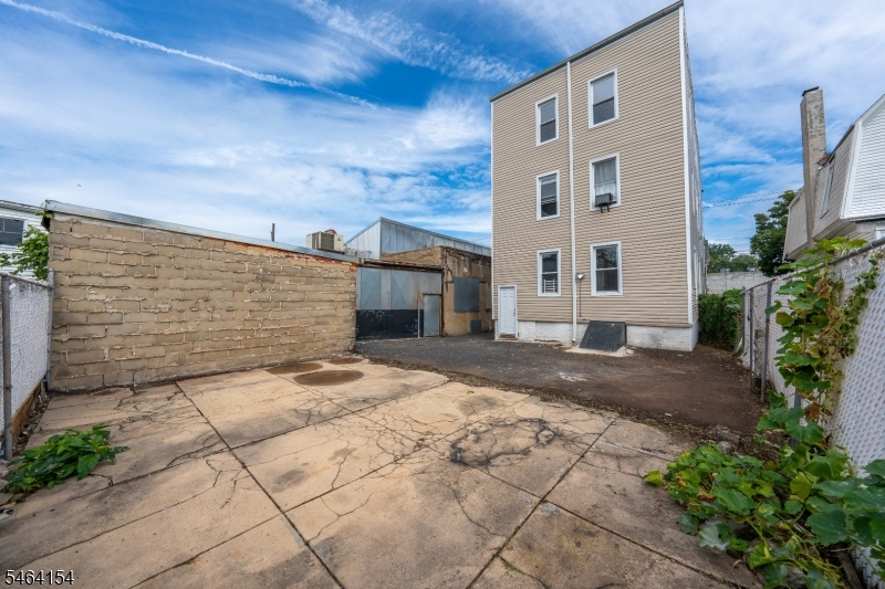 590 Hawthorne Avenue Irvington NJ 07112