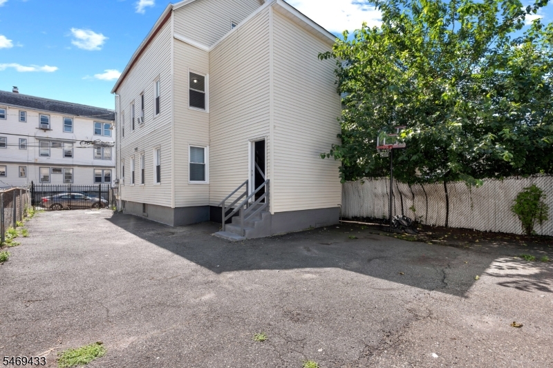 71 Schley Street Newark NJ 07112
