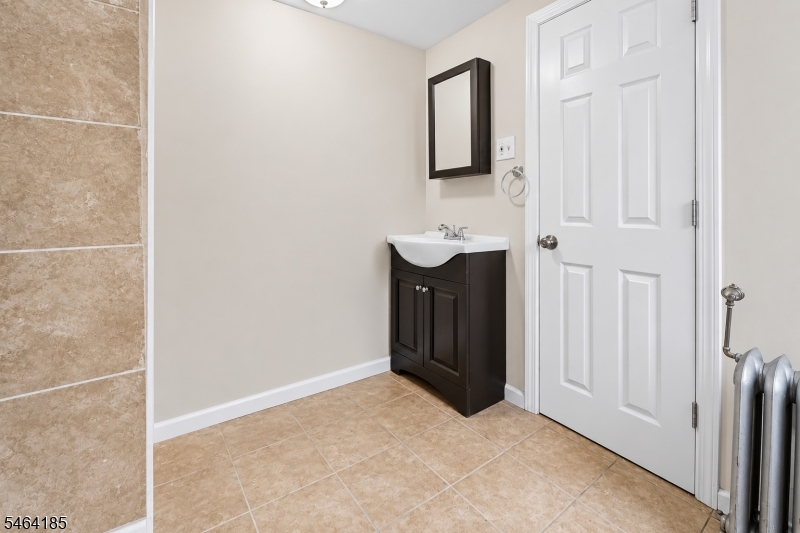 17 Arverne Terrace Irvington NJ 07111