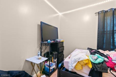 36 Arverne Terrace Irvington NJ 07111