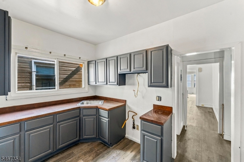 61 Rose Terrace Newark NJ 07108