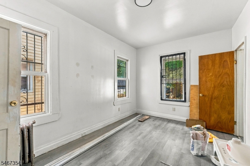 61 Rose Terrace Newark NJ 07108