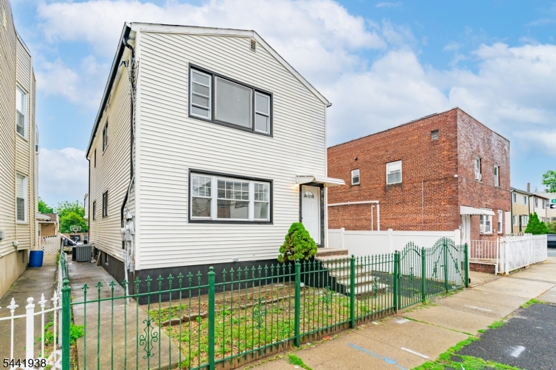 284 2ND Avenue Newark NJ 07107
