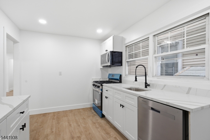 284 2ND Avenue Newark NJ 07107