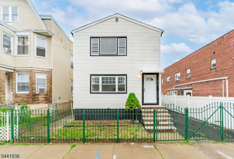 284 2ND Avenue Newark NJ 07107