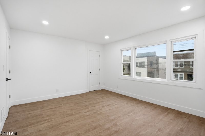 284 2ND Avenue Newark NJ 07107