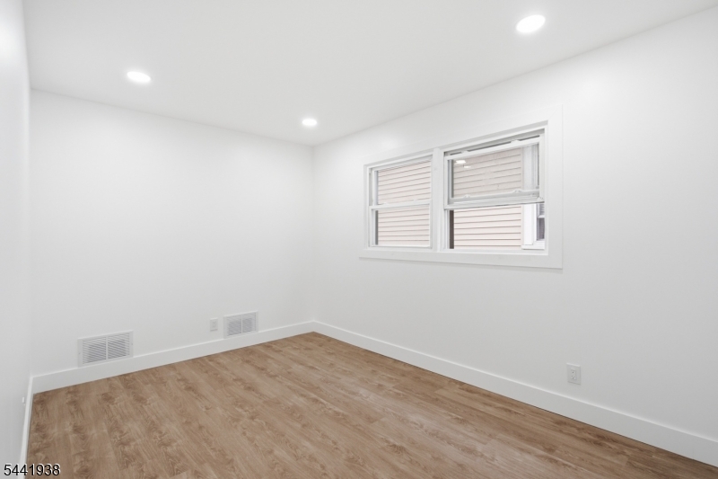 284 2ND Avenue Newark NJ 07107