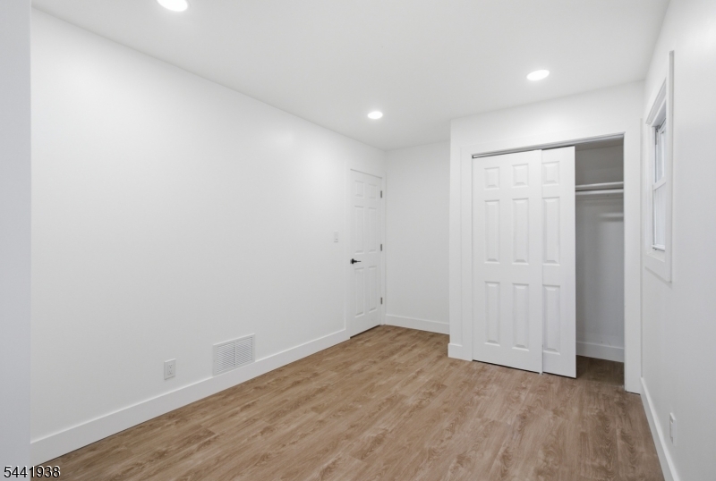 284 2ND Avenue Newark NJ 07107