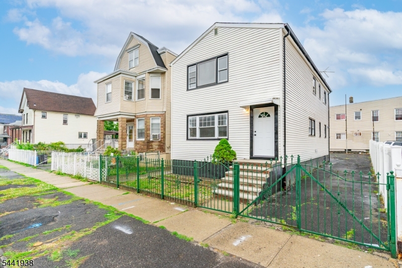 284 2ND Avenue Newark NJ 07107