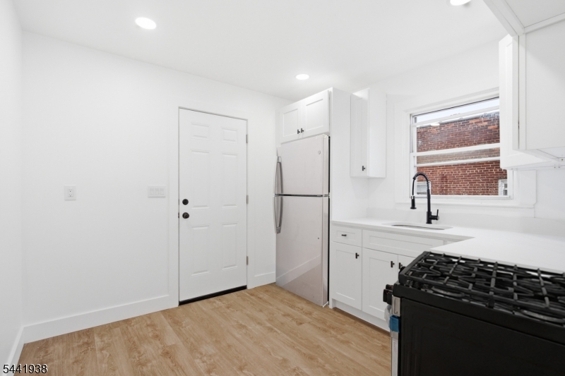 284 2ND Avenue Newark NJ 07107
