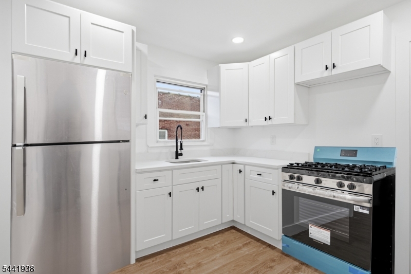 284 2ND Avenue Newark NJ 07107