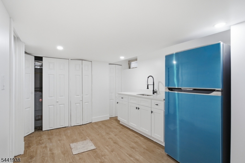 284 2ND Avenue Newark NJ 07107