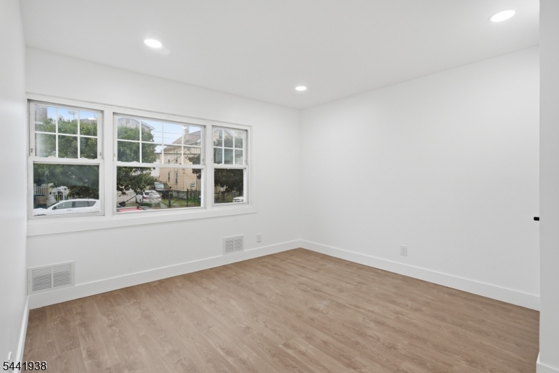 284 2ND Avenue Newark NJ 07107