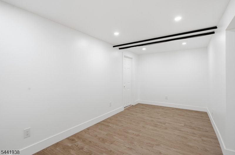 284 2ND Avenue Newark NJ 07107