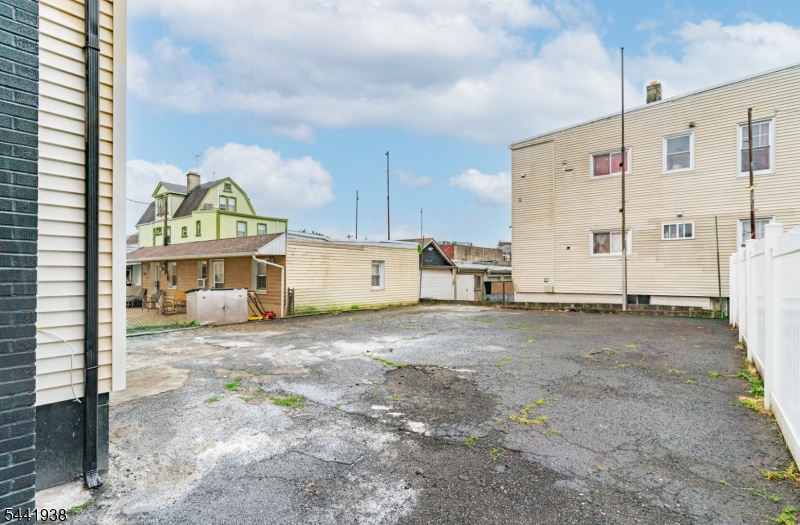 284 2ND Avenue Newark NJ 07107